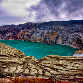 Photographie intitulée "Kawah ijen 10h19" par Benoit Mortreux, Œuvre d'art originale, Photographie numérique Monté sur Alumi…