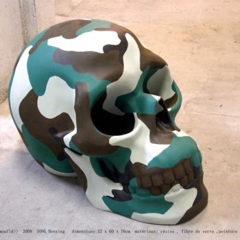 Escultura titulada "crâne camouflé N°1" por Song Benxing, Obra de arte original