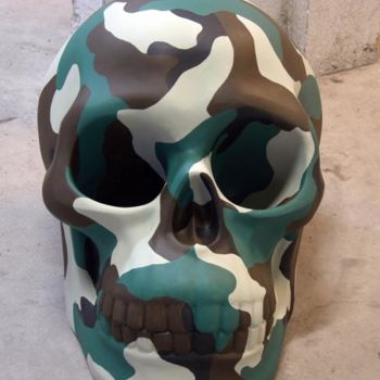 Escultura titulada "crâne camouflé N°2" por Song Benxing, Obra de arte original