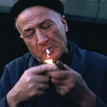 Fotografia intitolato "la cigarette" da Bernard Jacques, Opera d'arte originale