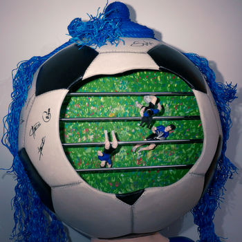 Скульптура под названием "Détail "Le football…" - Bernard Amiot, Подлинное произведение искусства, Дерево