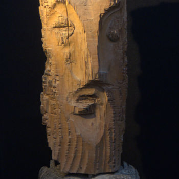 「Le Guerrier Décapité」というタイトルの彫刻 Bernard Chenuによって, オリジナルのアートワーク, ウッド