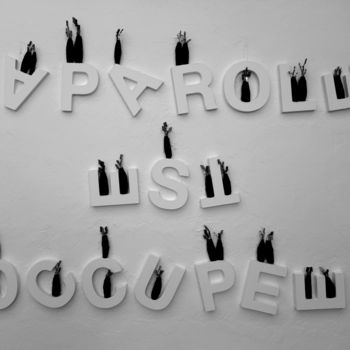 Sculpture intitulée "La parole est occup…" par Bernard Lapeña, Œuvre d'art originale, Papier mâché