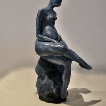 Scultura intitolato "femme enceinte" da Bernard Schembri, Opera d'arte originale, Argilla