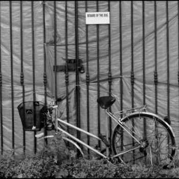 Fotografie mit dem Titel "scene du crime .(fa…" von Bernard Vergier, Original-Kunstwerk