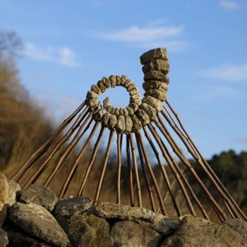 Rzeźba zatytułowany „Ammonite sur branch…” autorstwa Alain Bernegger, Oryginalna praca, Kamień Zamontowany na Aluminium