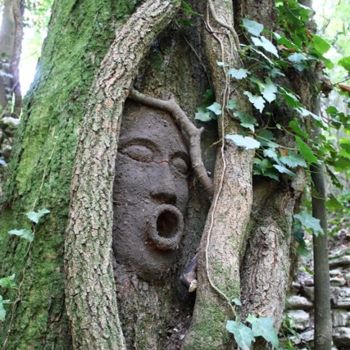 Скульптура под названием "Visage d'arbre 2" - Alain Bernegger, Подлинное произведение искусства, Глина
