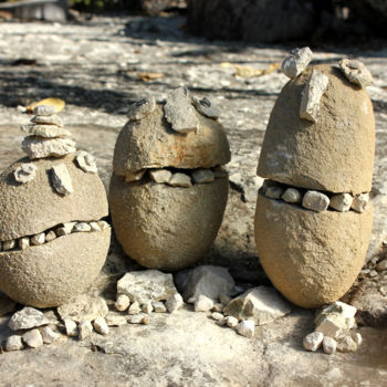 Installation intitulée "Mangeurs de pierres" par Alain Bernegger, Œuvre d'art originale