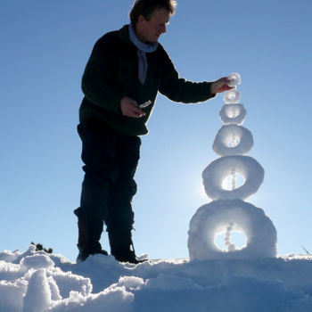 Installation intitulée "Colonne de neige" par Alain Bernegger, Œuvre d'art originale