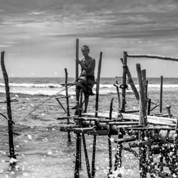 Fotografie mit dem Titel "Pécheur au Sri Lanka" von Bertrand Bigo, Original-Kunstwerk, Digitale Fotografie