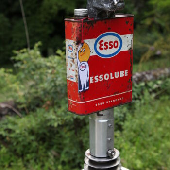 Skulptur mit dem Titel "Oil Boy Esso" von Bertrand Gregoire, Original-Kunstwerk, Aluminium