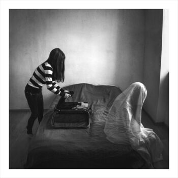 Fotografia intitolato "Don't go 1/3" da Bettina Dupont, Opera d'arte originale, Fotografia manipolata