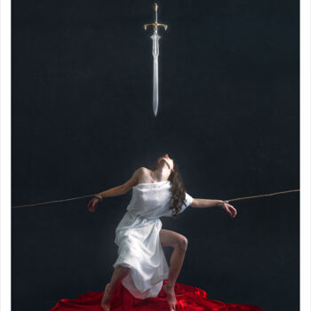Fotografia intitulada "Épée de Damoclès 01…" por Bettina Dupont, Obras de arte originais, Fotografia Manipulada