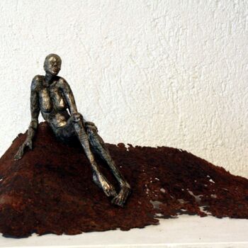 Sculptuur getiteld "horizon" door Betty Hanns, Origineel Kunstwerk, Papier maché