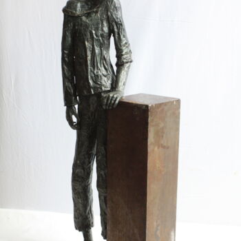 Скульптура под названием "présence 2" - Betty Hanns, Подлинное произведение искусства, Бумага