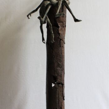 Sculpture titled "les inutiles" by Betty Hanns, Original Artwork, Paper