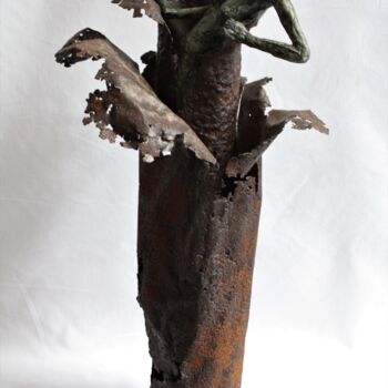Sculptuur getiteld "eclosion" door Betty Hanns, Origineel Kunstwerk, Papier