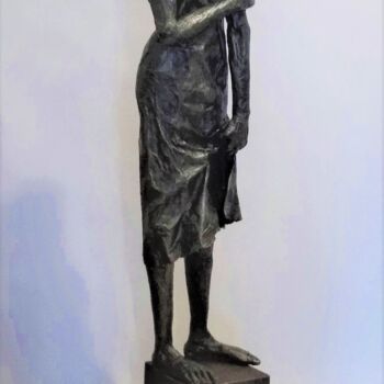 Скульптура под названием "presence 13" - Betty Hanns, Подлинное произведение искусства, Бумага