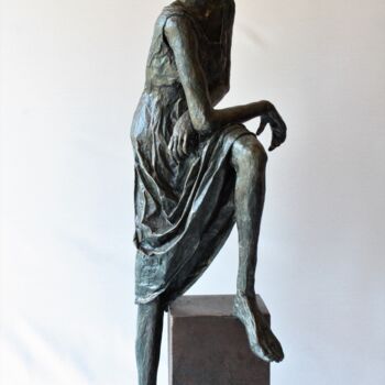 Sculpture intitulée "presence" par Betty Hanns, Œuvre d'art originale, Papier mâché