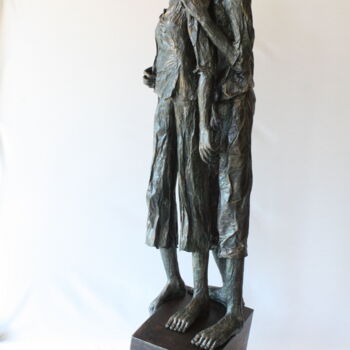 Sculpture titled "présences" by Betty Hanns, Original Artwork, Paper maché