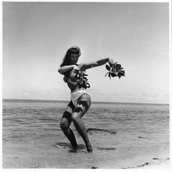 Photographie intitulée "Floride – 1955 #42" par Betty Page - Bunny Yeager, Œuvre d'art originale, Photographie non manipulée