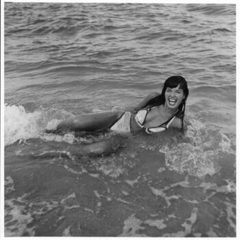 Photography titled "Floride – 1955 #36" by Betty Page - Bunny Yeager, Original Artwork, Non Manipulated Photography