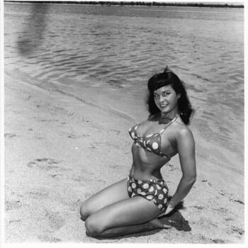 Photographie intitulée "Floride – 1955 #17" par Betty Page - Bunny Yeager, Œuvre d'art originale, Photographie non manipulée