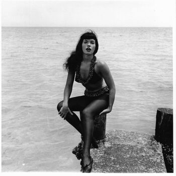 Fotografia zatytułowany „Floride – 1955 #4” autorstwa Betty Page - Bunny Yeager, Oryginalna praca, Fotografia nie manipulowa…
