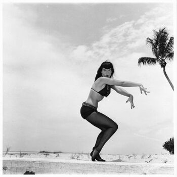 Photographie intitulée "Floride – 1955 #2" par Betty Page - Bunny Yeager, Œuvre d'art originale, Photographie non manipulée