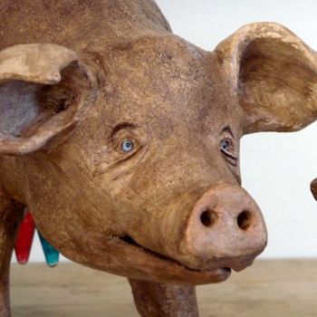 Skulptur mit dem Titel "Pig Mama" von Bibi Blanchet, Original-Kunstwerk, Terra cotta