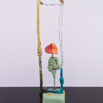 Rzeźba zatytułowany „YOUNG WOMAN STROLLS…” autorstwa Bin Xu, Oryginalna praca, Glina