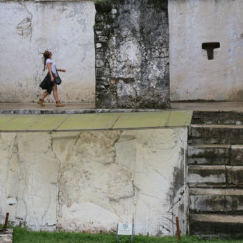 「Tourist. Palenque.…」というタイトルの写真撮影 Boris Davidovichによって, オリジナルのアートワーク, デジタル