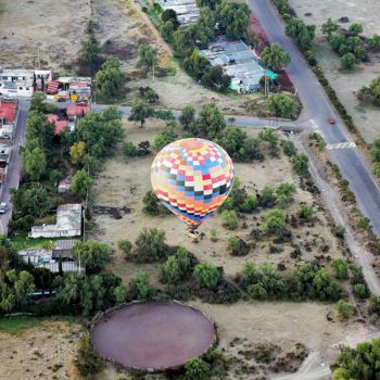 「Teotihuacan. 5:00 i…」というタイトルの写真撮影 Boris Davidovichによって, オリジナルのアートワーク, デジタル