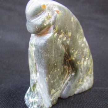 Sculptuur getiteld "Le petit gorille" door Roberto Urbano, Origineel Kunstwerk, Steen