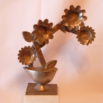 Скульптура под названием "FLOWERS" - Barake Sculptor, Подлинное произведение искусства, Металлы