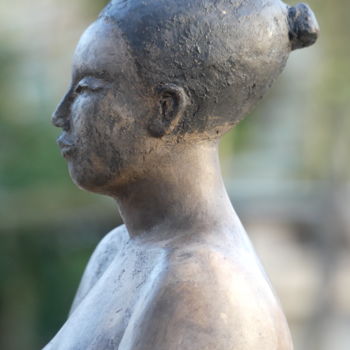 Sculpture titled "Sonia (détail)" by Pascal Borgo, Original Artwork, Terra cotta