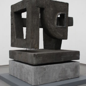 Sculpture titled "juego en el espacio" by Boyan Penchev, Original Artwork, Cement