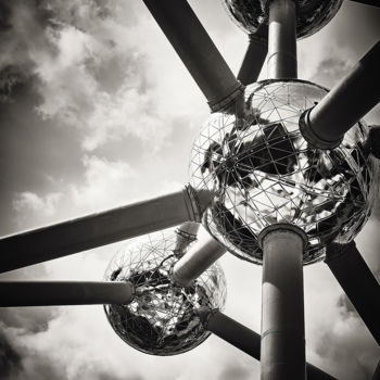 Fotografia intitolato "Atomium IV" da Jgc Braticius, Opera d'arte originale, Fotografia digitale