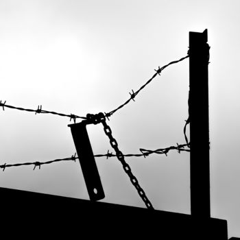 Fotografia intitolato "Barbed wire I" da Jgc Braticius, Opera d'arte originale, Fotografia digitale