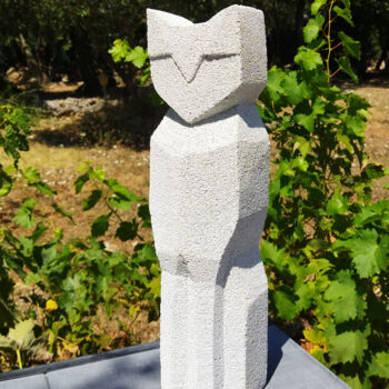 「Le chat égyptien」というタイトルの彫刻 Brigitte Dumontによって, オリジナルのアートワーク, コンクリート