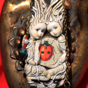Artisanat intitulée "porteuses-de-bonheu…" par Brigitte Robin, Œuvre d'art originale, Colliers