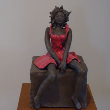 Sculptuur getiteld "fille a la robe rou…" door Brigitte Zabeth, Origineel Kunstwerk, Terra cotta