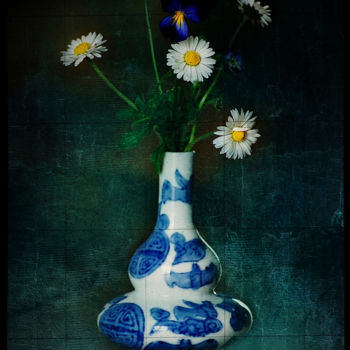 摄影 标题为“Flowers in a vase.” 由Dave English, 原创艺术品, 数码摄影