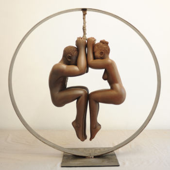 Sculpture intitulée "couple suspendu" par Olivier Bru, Œuvre d'art originale, Terre cuite