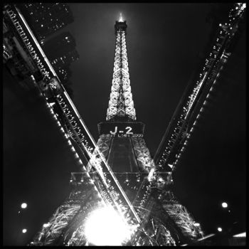 Photographie intitulée "Eiffel V" par Bruno Mesrine, Œuvre d'art originale, Light Painting