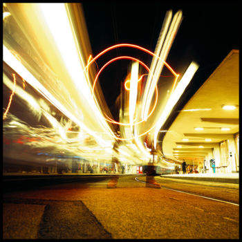 Photographie intitulée "Zurich Tram" par Bruno Mesrine, Œuvre d'art originale, Light Painting