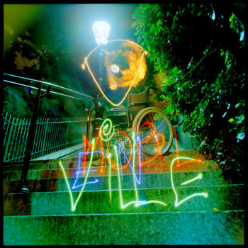 Photographie intitulée "Handicap Mob en Vil…" par Bruno Mesrine, Œuvre d'art originale, Light Painting