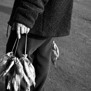 Photographie intitulée "dried fish" par Bubon, Œuvre d'art originale