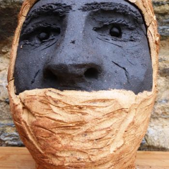 Skulptur mit dem Titel "Homme fremen d'Arra…" von Buissonnières, Original-Kunstwerk, Keramik