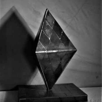 Sculpture titled "petite taurite" by Dimitri Bussonnais, Original Artwork, Metals